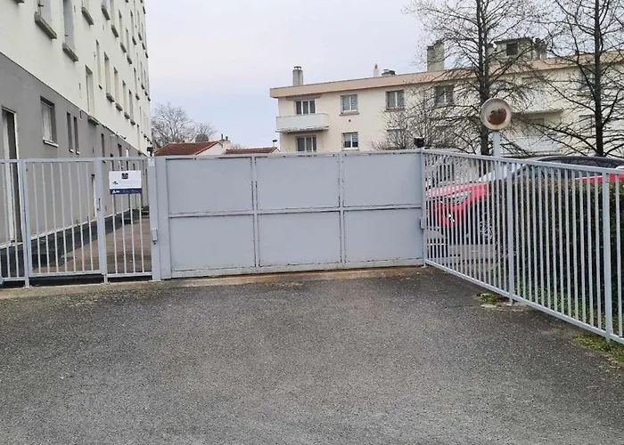 Appart La Jol\'Curie Nantes